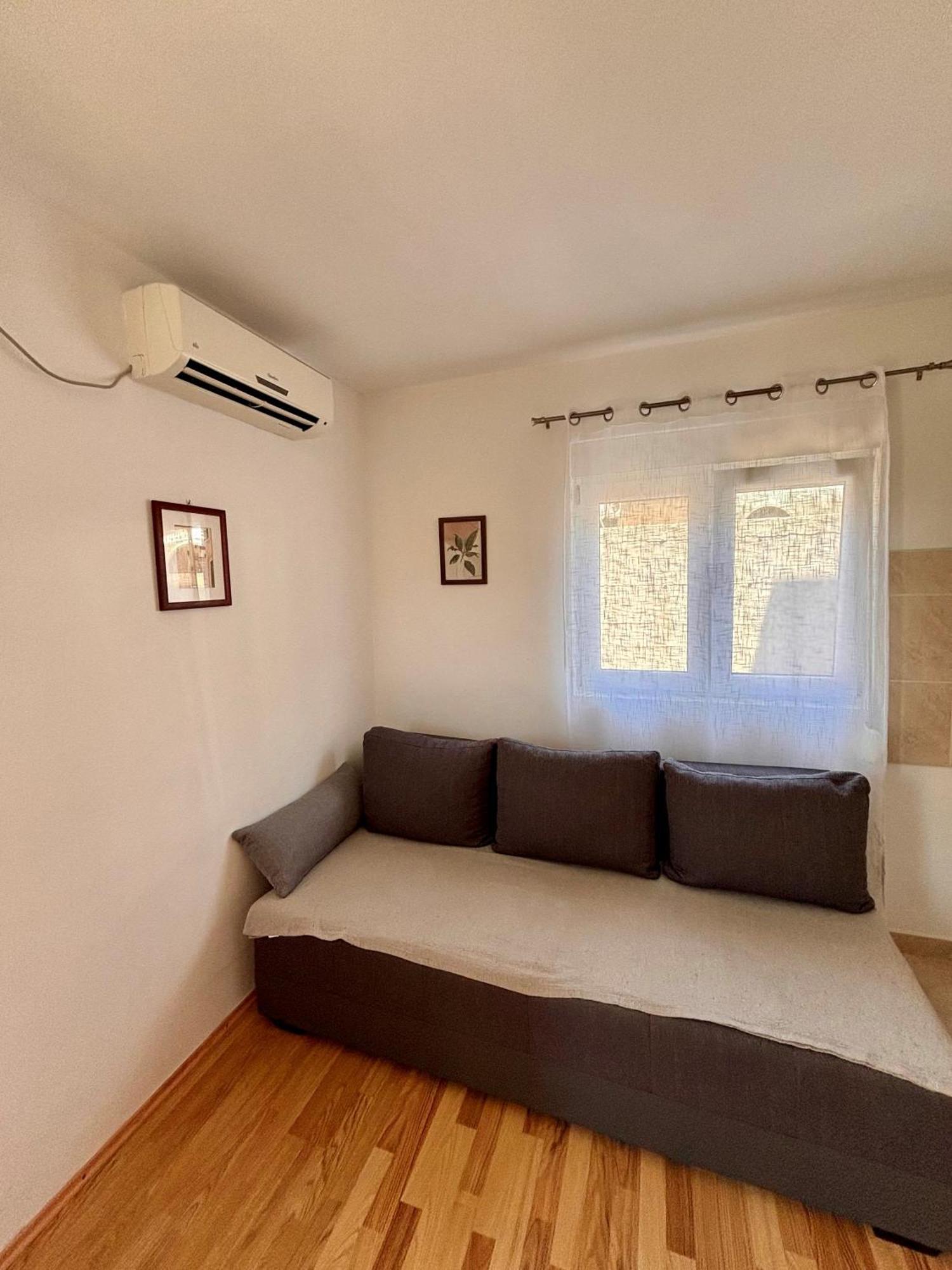Apartmani Knezevic ポセダリェ エクステリア 写真