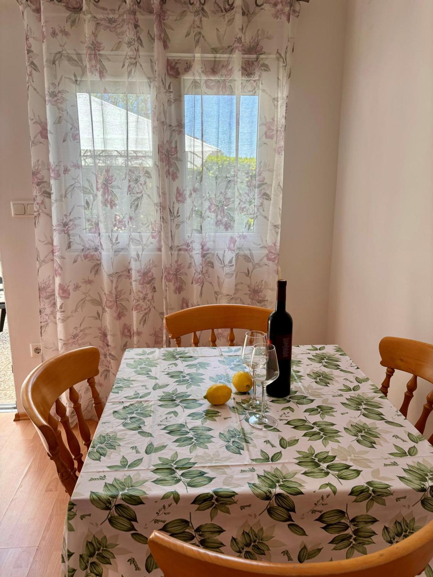 Apartmani Knezevic ポセダリェ エクステリア 写真